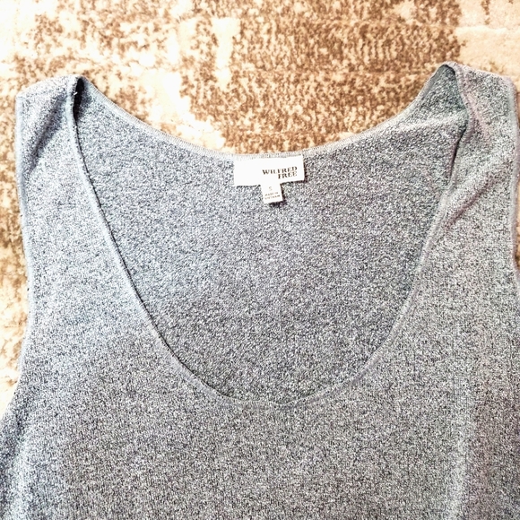 🍒2/$22 Wilfred Crop Top - Picture 2 of 2